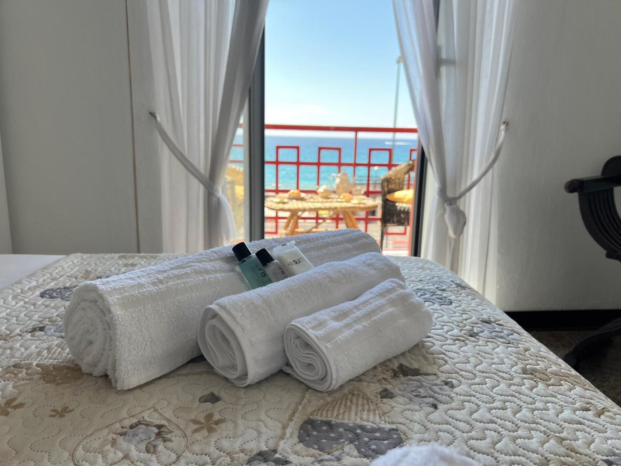 "Casa Franca" Sea Front With Wifi & Air Conditioning Savona Exterior photo