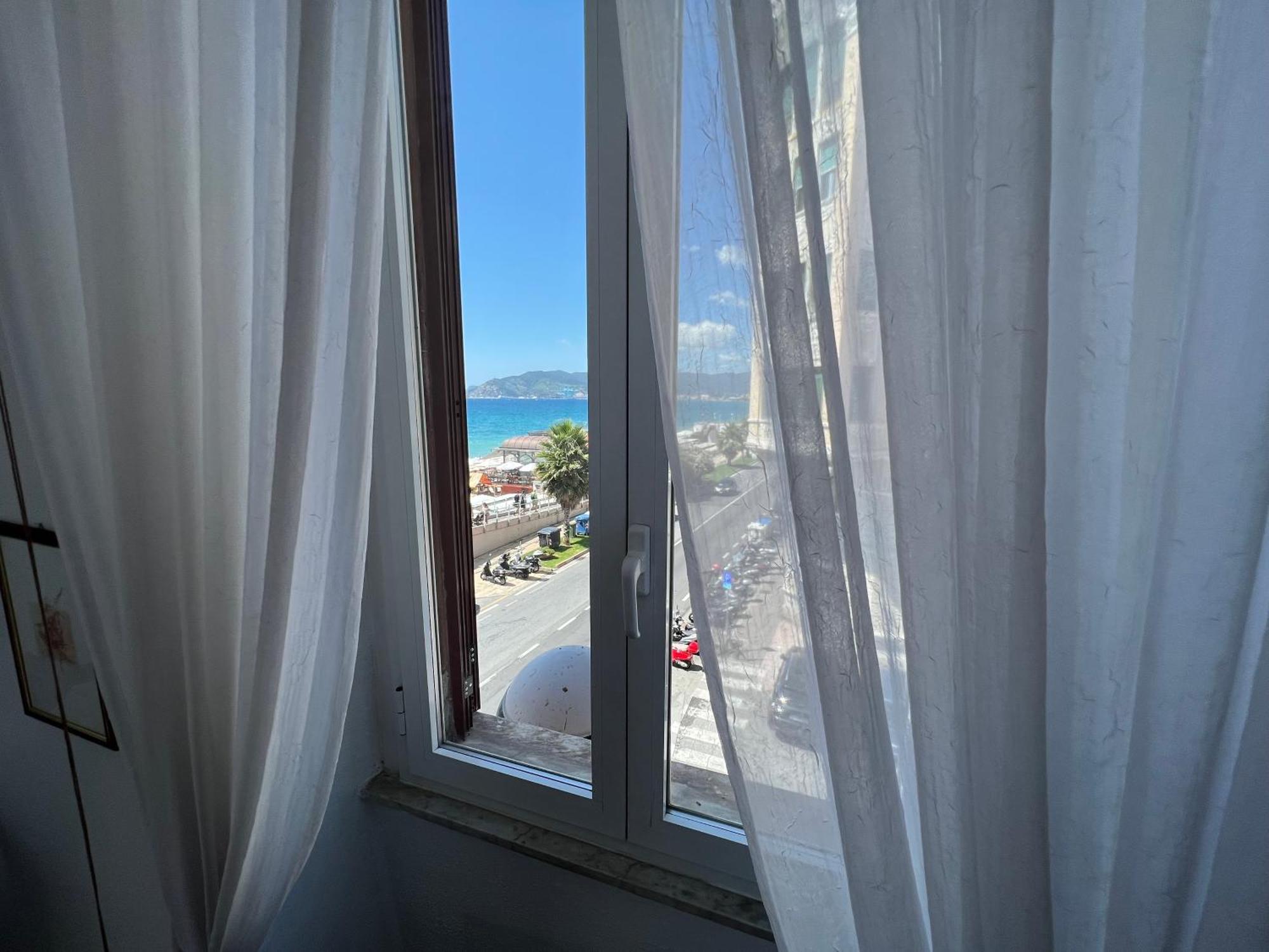 "Casa Franca" Sea Front With Wifi & Air Conditioning Savona Exterior photo